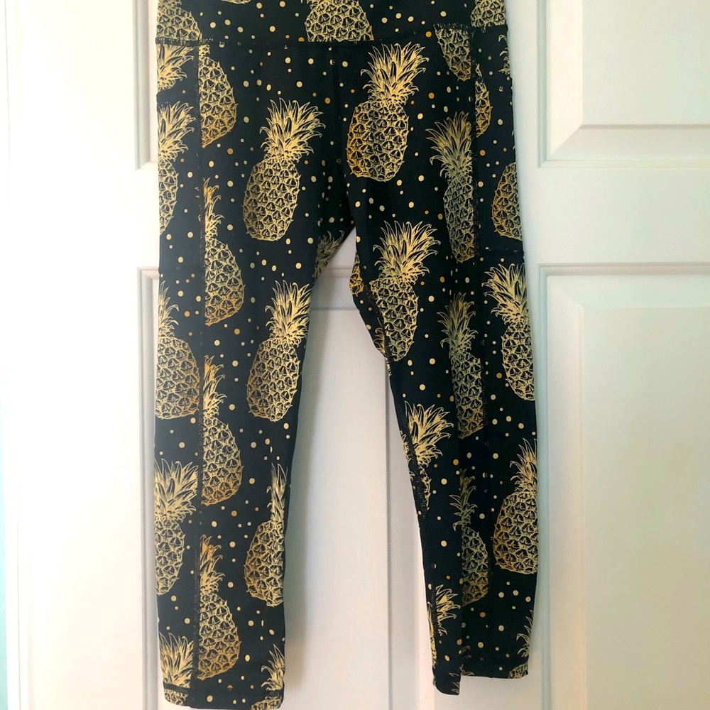 CVG Pineapple Capri Leggings EUC Small